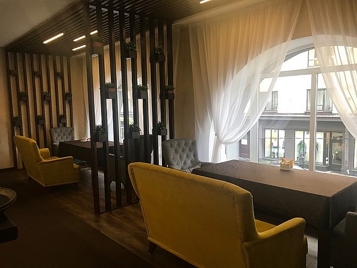 Диван отдыха «Каприз» и стулья «Венеция»